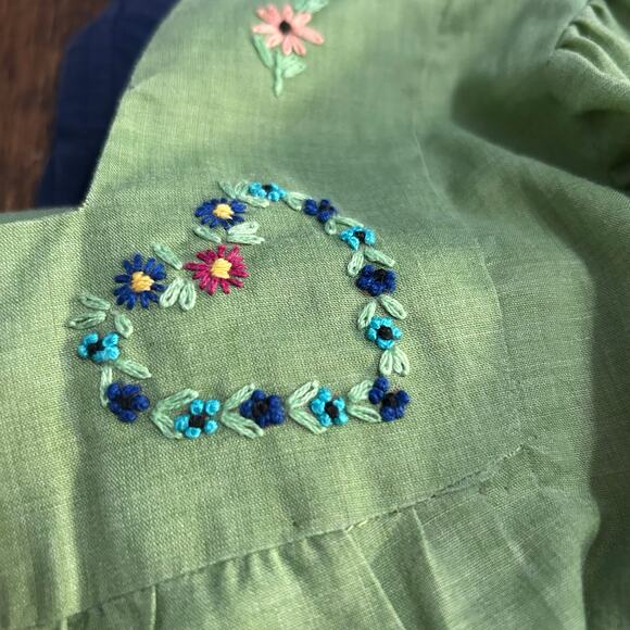 Vintage 70s Green Squareneck Top Embroidered Heart Flower Womens Medium Peasant - Picture 2 of 4